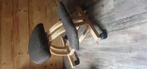 Kniestuhl mit Rollen
