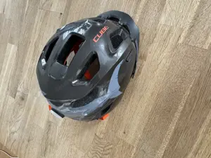 Kinderhelm Cube mit Licht xs 
