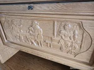 Schrankwand, Massiv Holz, Handgeschnitzte Motive Bild 3