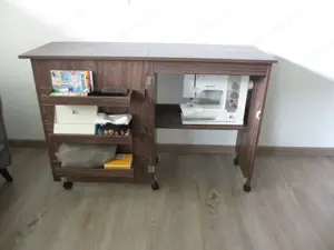 Nähmaschinentisch mit Rollen Bild 2
