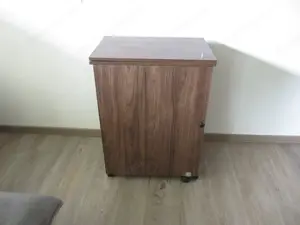 Nähmaschinentisch mit Rollen