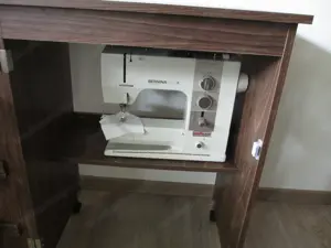 Nähmaschinentisch mit Rollen Bild 3
