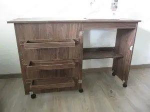 Nähmaschinentisch mit Rollen Bild 6