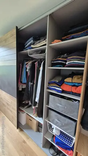 Kleiderschrank Bild 3