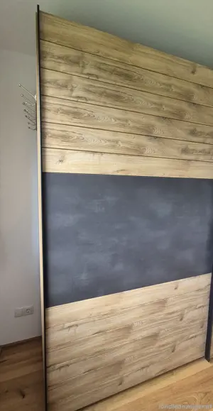 Kleiderschrank