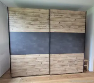 Kleiderschrank Bild 2