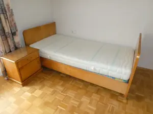 Schlafzimmer mit Wurzelholzfurnier