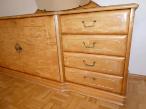 Schlafzimmer mit Wurzelholzfurnier Bild 3