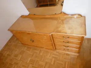 Schlafzimmer mit Wurzelholzfurnier Bild 4