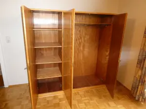 Schlafzimmer mit Wurzelholzfurnier Bild 6