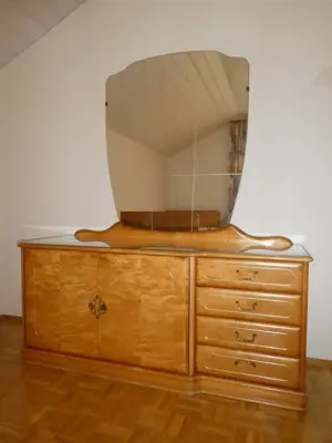 Schlafzimmer mit Wurzelholzfurnier Bild 2