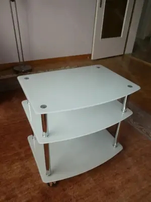 Glastisch mit Lenkrollen Bild 2