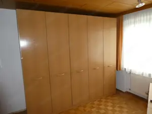 Schlafzimmer bestehend aus