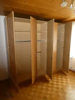 Schlafzimmer bestehend aus Bild 2