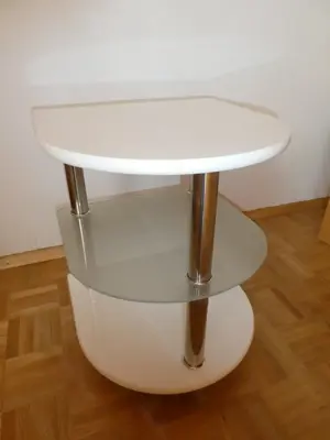 Kleiner Tisch mit lenkrollen 
