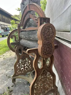 Wäschemangel, antike Dekoration - Garten Bild 2