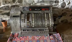 Wunderschöne alte Registrierkasse als Deko-Objekt 