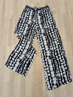 Viskose Hose Neu S  M  6914 Hohenweiler  Bild 2