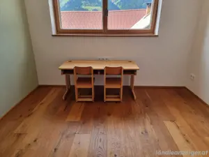 Alte Schulbank Schreibtisch mit 2 Stühlen Bild 4
