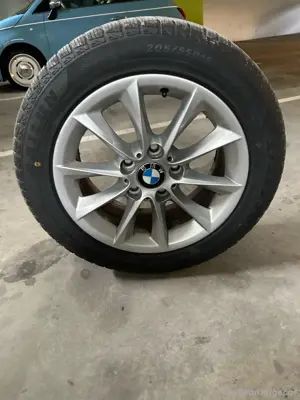 Fast neue 205 55 R16 Allwetterreifen auf BMW-Felgen Bild 2