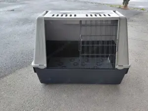Hundetransportbox für das Auto 