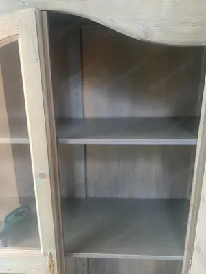 Vitrine aus Holz (grün lasiert) Bild 3
