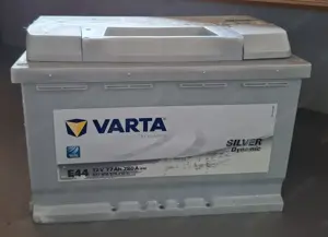Autobatterie Varta E44 Silver Dynamic 77Ah 780A (B-Ware) Bild 2