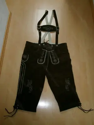 Lederhose mit Trägern