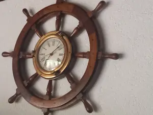 Maritime Wanduhr