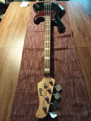 Bass Gitarre Cort Bild 5