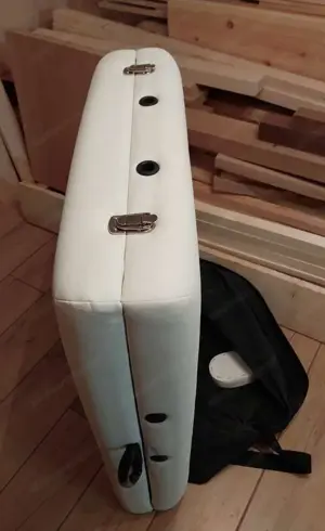Massageliege klappbar mit viel Zubehör. Bild 3