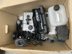 Diverse Mikrophone mit Ständer und Nebelmaschine  Bild 3