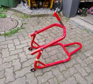 Motorrad Montage Ständer vorne.