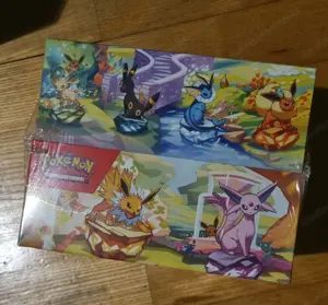 Pokemon Prismatische Entwicklung Mini Tin Display