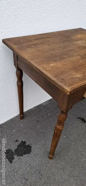 Antikes Tischchen Bild 4