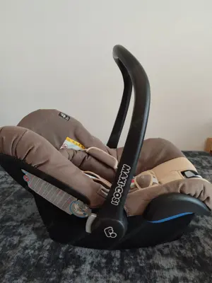 Maxi Cosi Babyschale incl. Sonnenschutz 