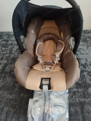 Maxi Cosi Babyschale incl. Sonnenschutz  Bild 2