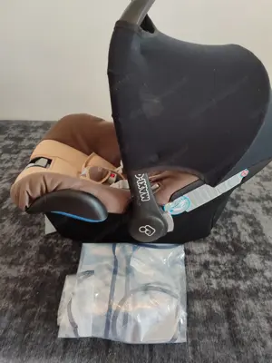 Maxi Cosi Babyschale incl. Sonnenschutz  Bild 3