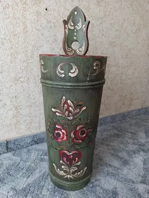 Voglauer Möbel Anno 1700 in altgrün. Schrank 2Türig, Garderobe, Truhe, Spiegel und Schirmständer  Bild 8