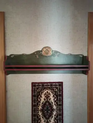 Voglauer Möbel Anno 1700 in altgrün. Schrank 2Türig, Garderobe, Truhe, Spiegel und Schirmständer  Bild 5
