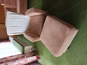 große Couch in 4 Elementen und Fernsehsessel mit Hocker, Couchtisch Bild 2
