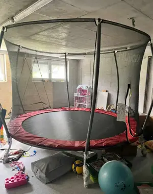 Trampolin indoor gestanden 