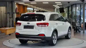 Kia Sorento 2,2 CRDI AWD Platin Aut. *Pano*360*Infinity Bild 2