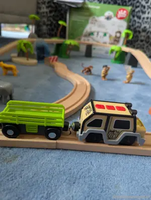 Holzeisenbahn Zug "Safari" Bild 2