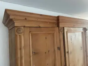 massiver Zirbenschrank Bild 2