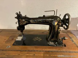 Edle antike Nähmaschine von Adler Bild 2