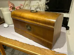 Edle antike Nähmaschine von Adler Bild 4