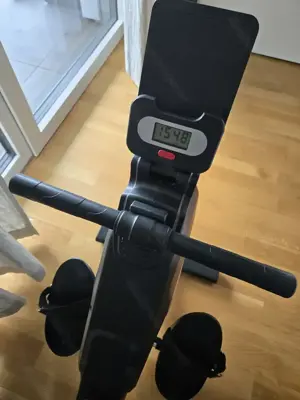 Neues Rudergerät schwarz