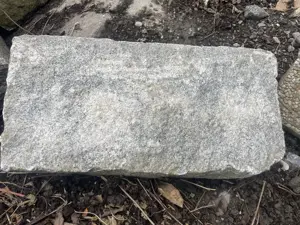 Granit-Randsteine  (Tessinergranit)