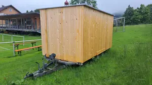 Autotransporter mit Hütte Bild 2